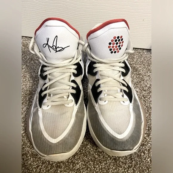 Size 6Y - Nike Boy’s Kyrie Infinity Man Machine