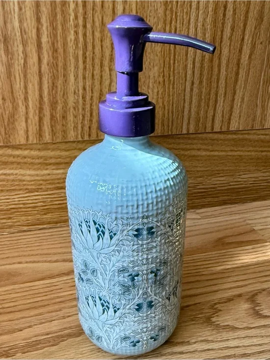 Morris & Co Vanity Soap Pump Dispenser White and Blue Floral Design.Ceramic