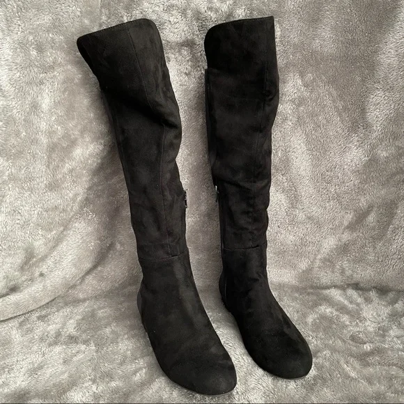 Wild Diva Black Faux Suede Over-The-Knee Boots Size 7 Flat Slouchy OTK Boots