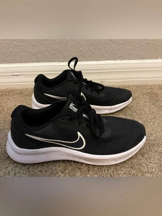 Nike Black and White Athletic Running Shoes