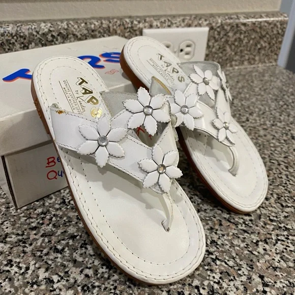 Taps by kinder Beautiful Girls sandals size 10