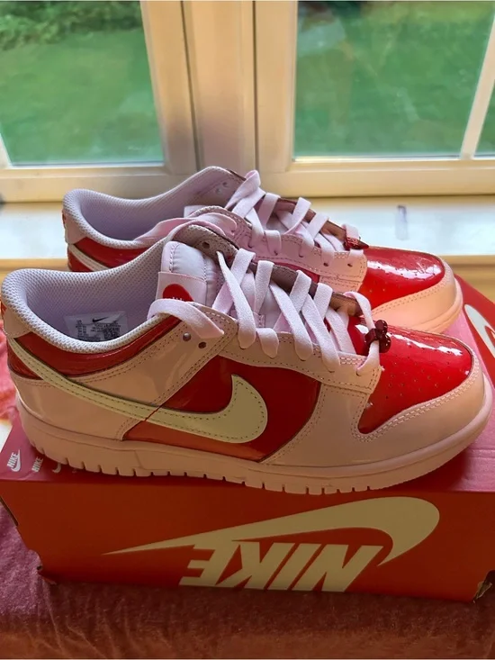 Nike Kids Pink and Red Low-Top Sneakers