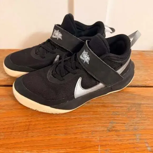 Kids Nike Team Hustle D 10 Sneakers Size 3