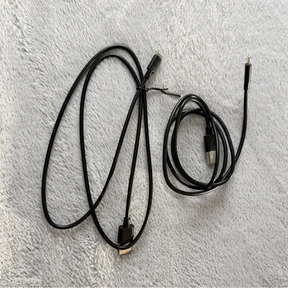 5/$25 🎆 Gently Used Set of 2 iPhone Chargers - USB A to Lightning