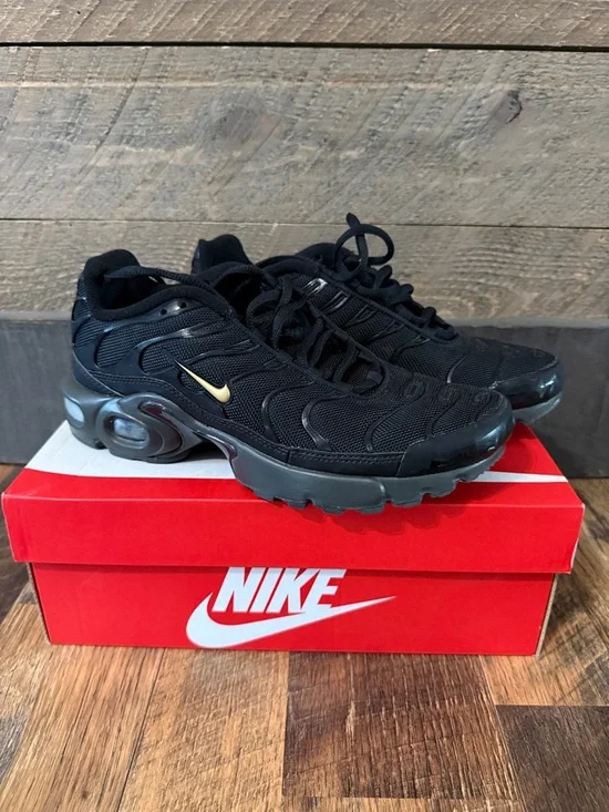 Nike Air Max Plus TN SE Black Metallic Gold (GS) Size 6.5Y Good Condition