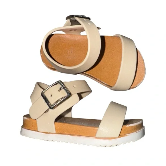 ☀️6/$20☀️ Kids Beige Buckle Sandals