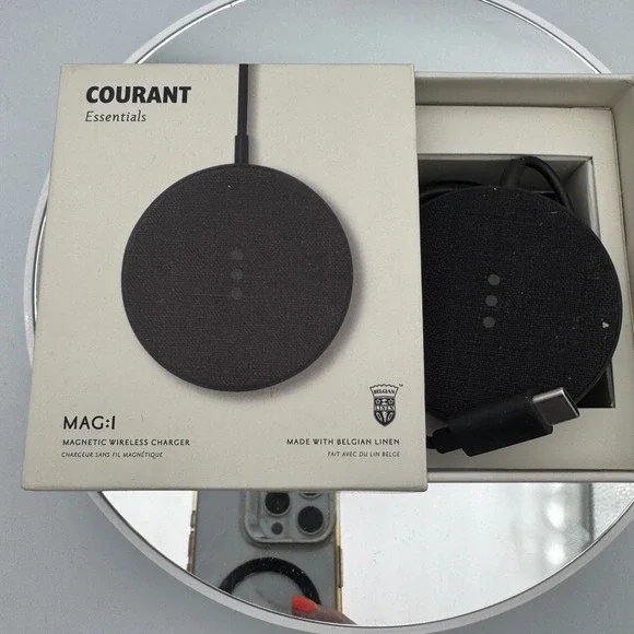 Courant Essentials MAG1 Magnetic Wireless Charger Belgian Linen Black