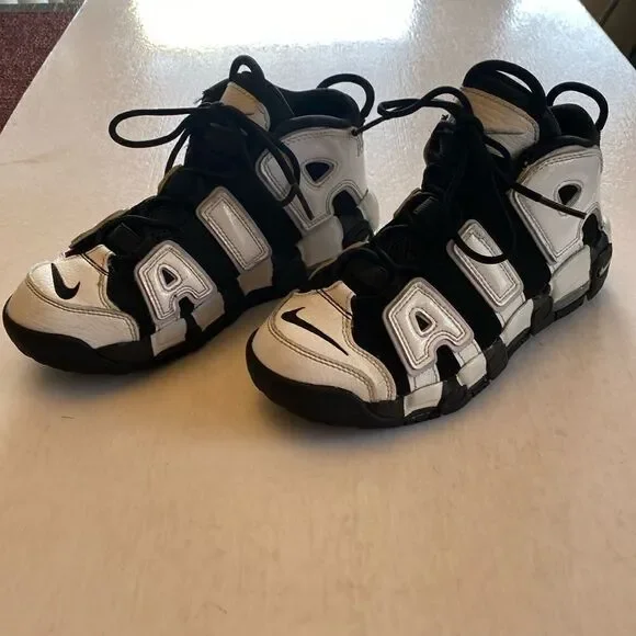 NIKE Kids More Uptempo Black/White Mid Tops Size 3Y