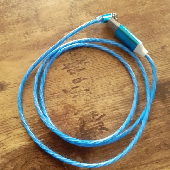 Magnetic light up USB charger
