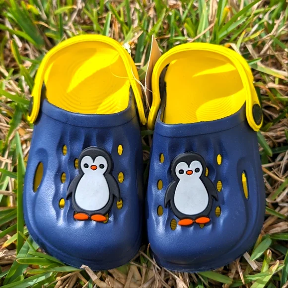 NWT Kids Clogs in sizes 12M to 3/4, Durable and Long-lasting, Penguin charm