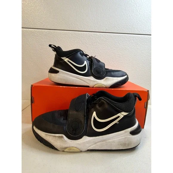 Nike Team Hustle D 11 Black White 6c #2550