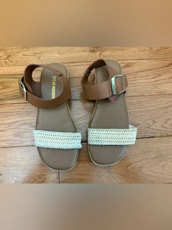 🖤 Steve Madden Girls Buckle Sandals