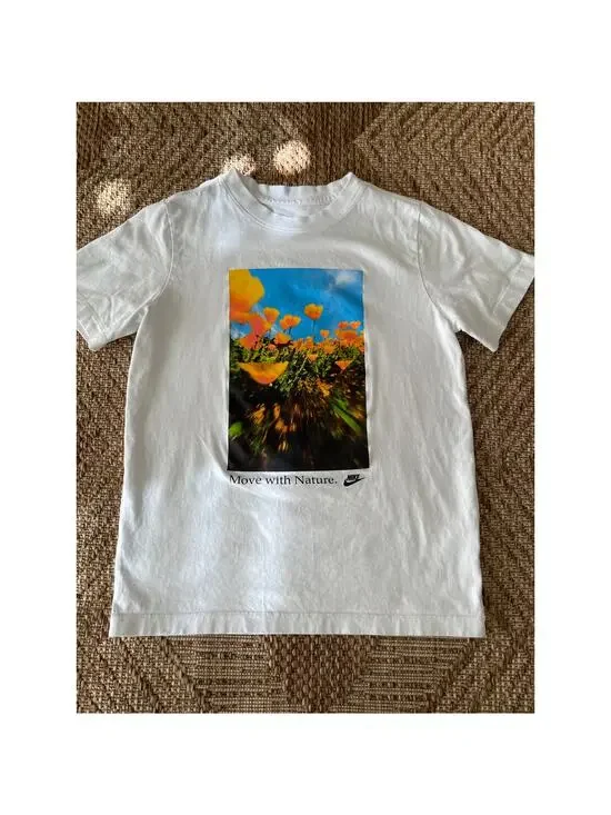 Nike Boys White T shirt Large California Poppy Print 100% cotton