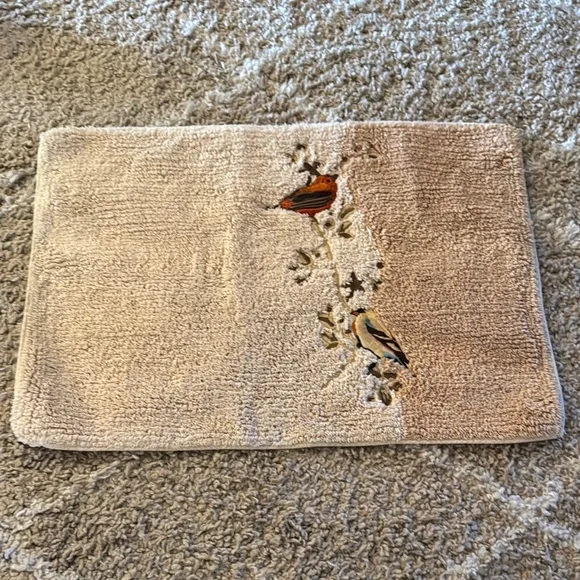 Avanti Like New Embroidered Bird Bath Mat