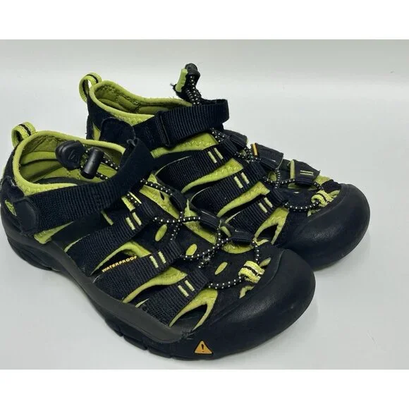Keen Newport H2 Sandals Youth Boys Size 2 Black Hiking Trail Outdoor Shoes