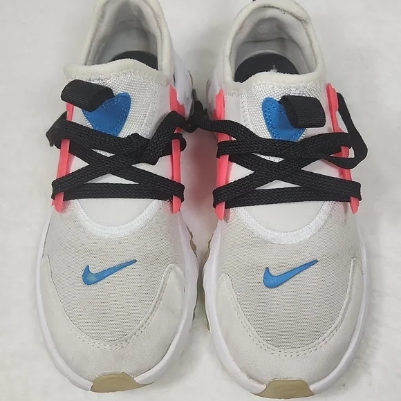 Nike Kids White and Pink Sneakers with Blue Details
