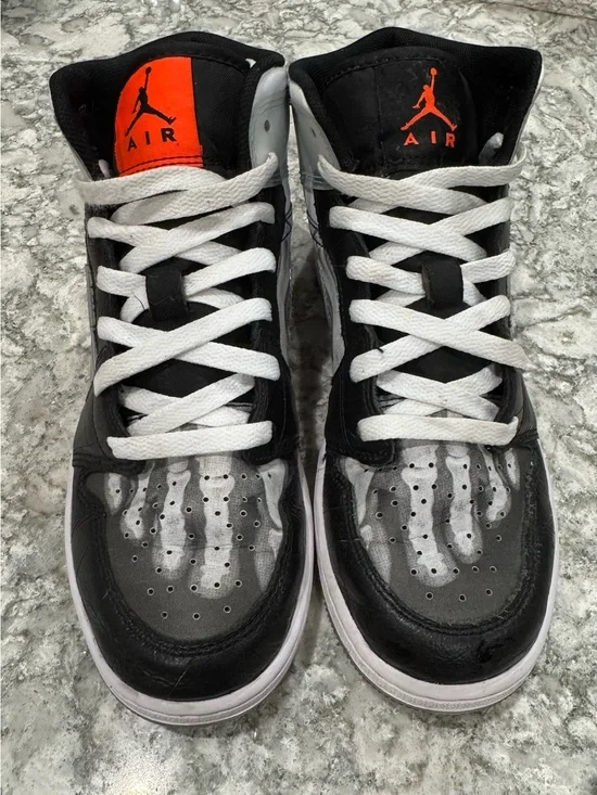 Nike Air Jordan 1 Mid “X-Ray” GS Size 6Y