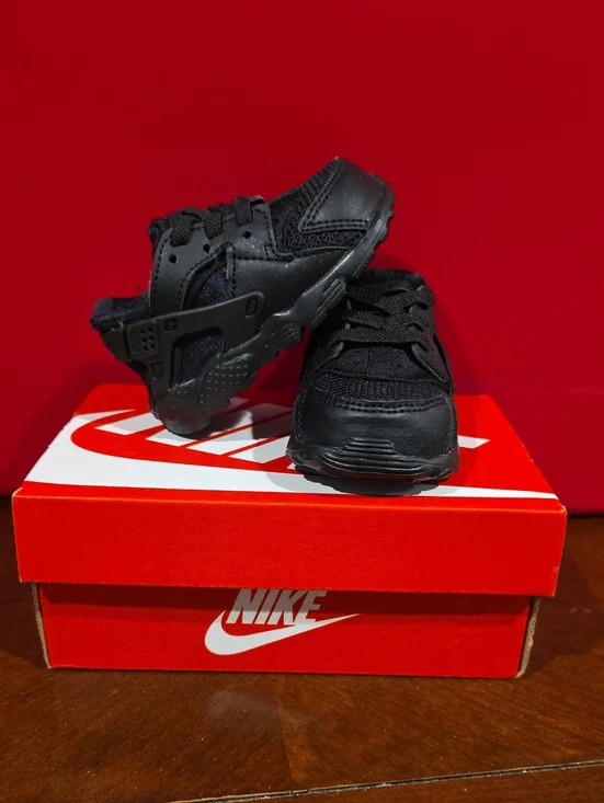 Nike Kids Black Low-Top Huarache Sneakers Sz 4c