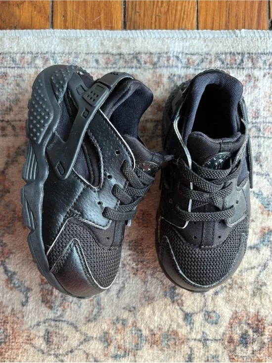 7c Nike Toddler Huarache Slip On All Black Sneakers