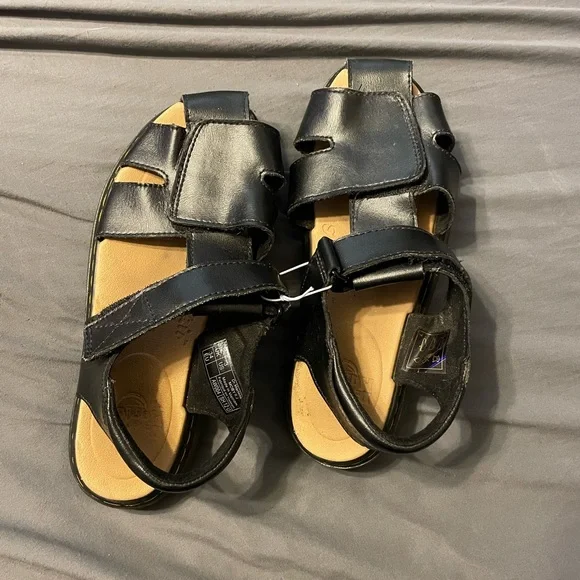 Dr. Martens Moby ll J Black Leather Sandals‎ size 3