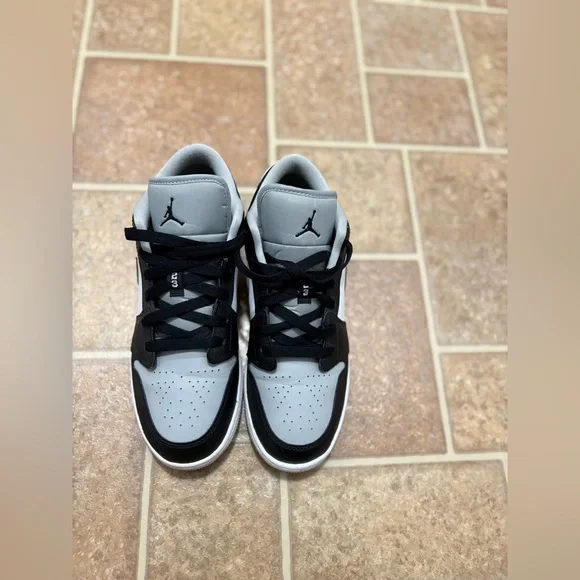 Nike AIR JORDAN 1 LOW GS Shoes Smoke Grey Size 7Y 553560-039