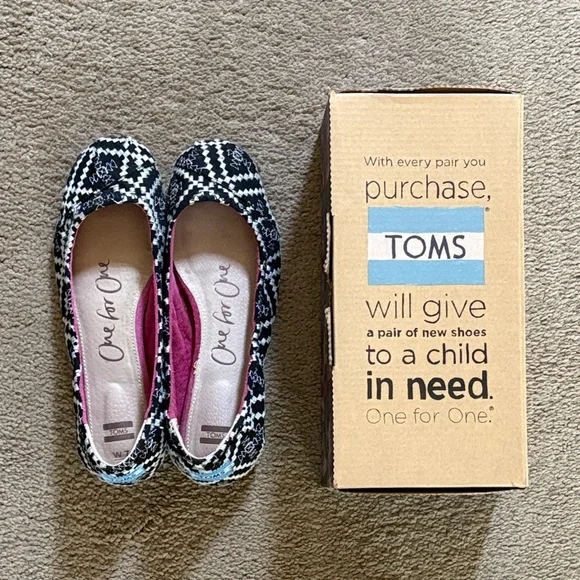 Toms Black & White Patterned Girls' Slip-On Ballet Flats