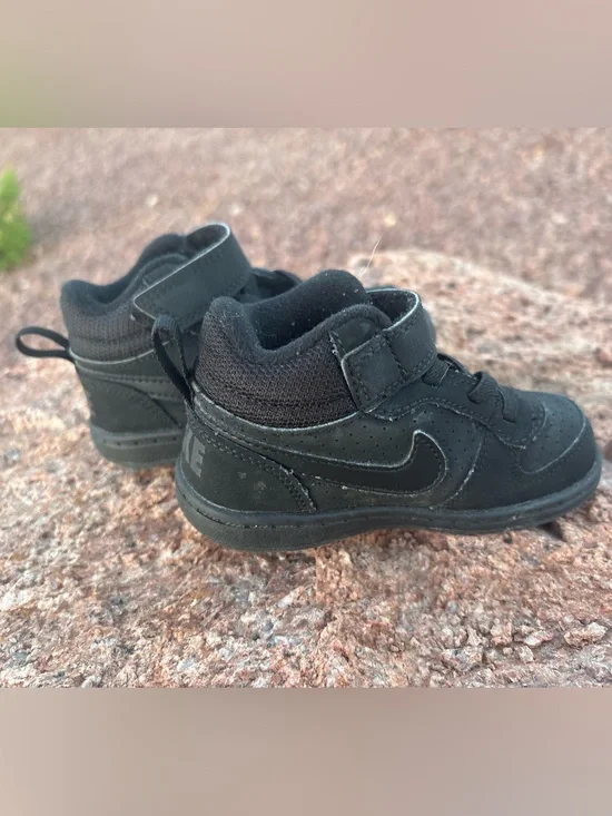 Nike Black Kids Mid-Top Sneakers with Hook-and-Loop Strap