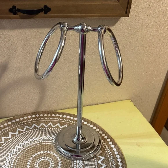 Freestanding countertop chrome towel Holder