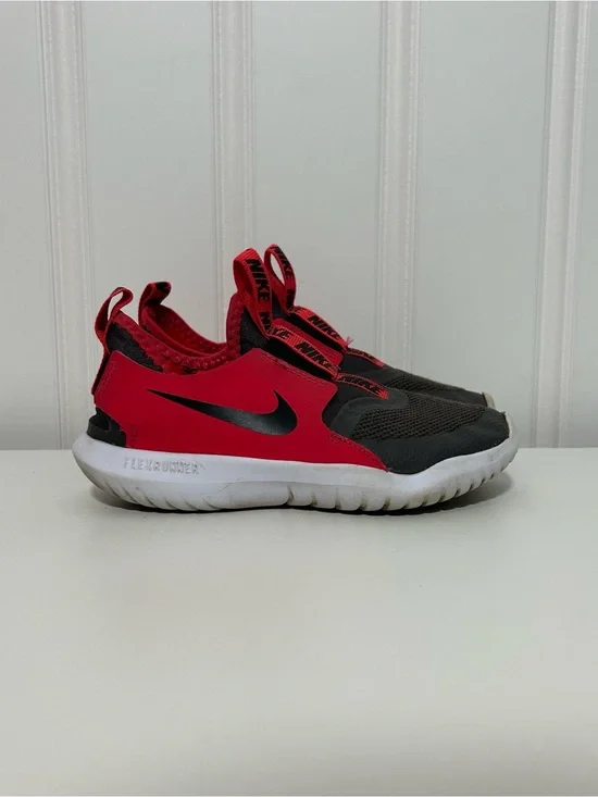 Nike flex runner Kids Red and Black Slip-On Athletic Shoes