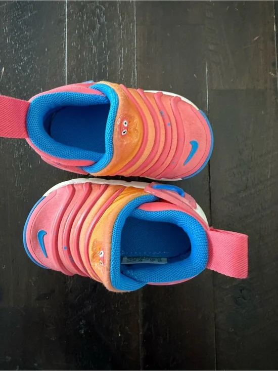 Nike dynamo GO SE, Kids Pink, Orange & Blue Slip-On Sneakers