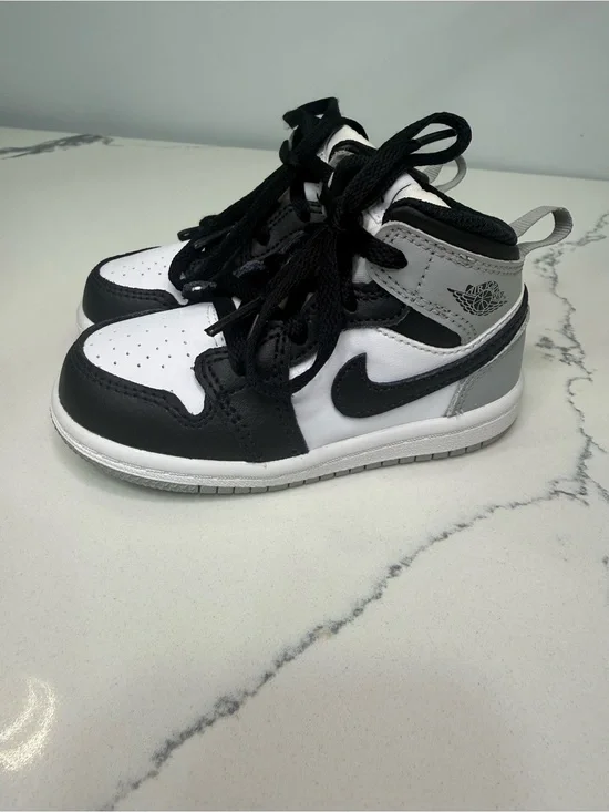 Nike Air Jordan 1 Mid SE Diamond Athletic Shoes Boys 7c White/Black
