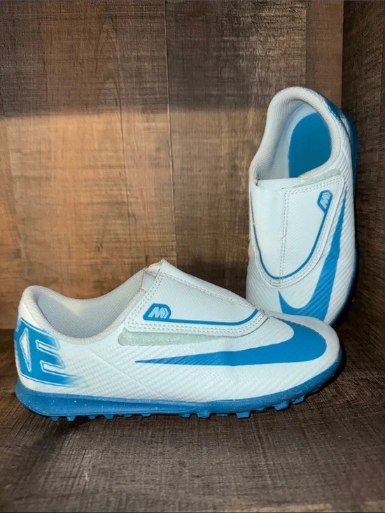 NIKE Kids White and Blue Slip-On Turf Sneakers-size 13