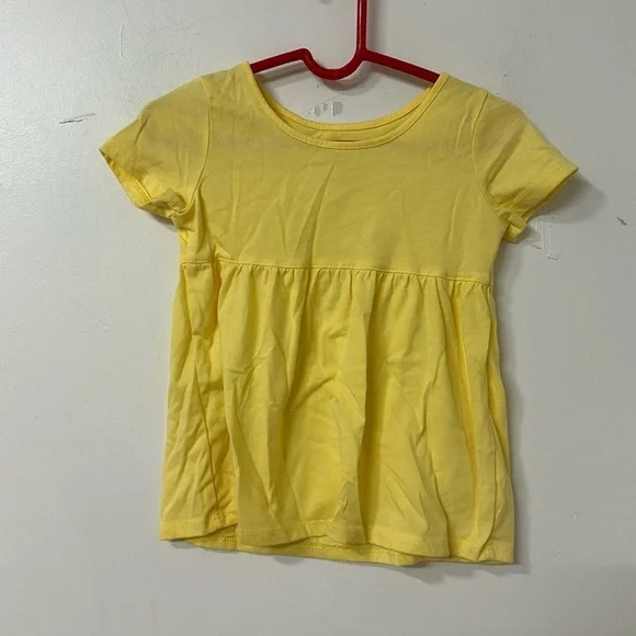 The children place shirt