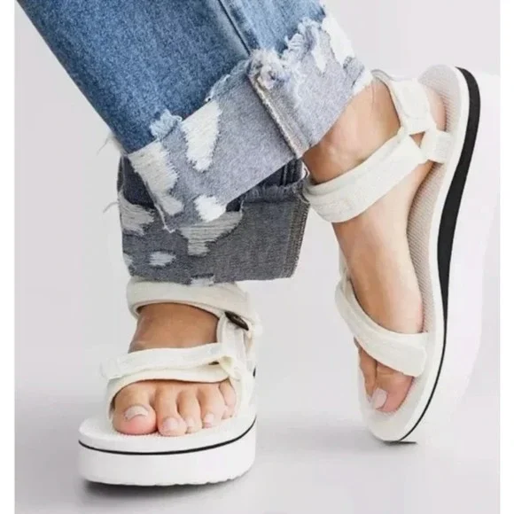 Teva Women's Flatform Universal Mesh Print Bright White Sandal US 8 EU 39‎ EUC