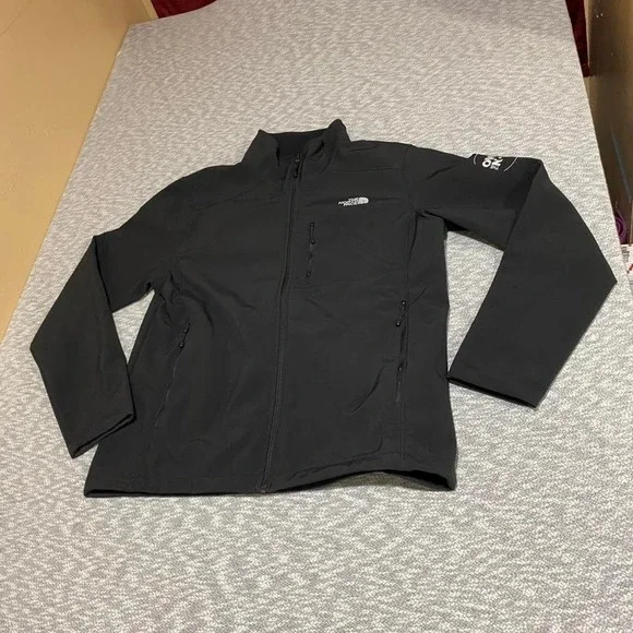The North Face black softshell jacket Size L. SKU901#outdoor #hiking