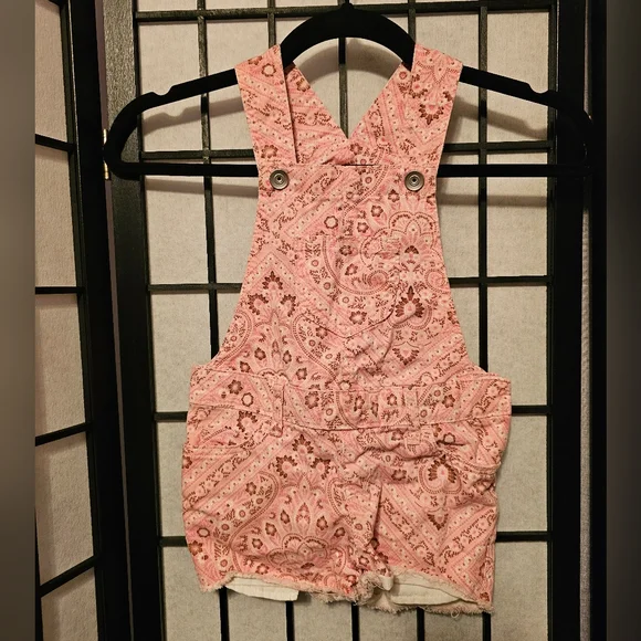 The Children's Place Pink Paisley Denim Overalls Size 4‎ Romper