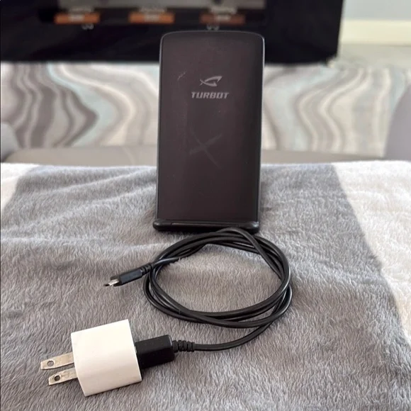 TURBOT Black Wireless Charger with Cable