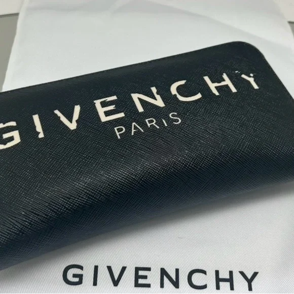 GIVENCHY Iconic Saffiano Leather Zip Long Wallet