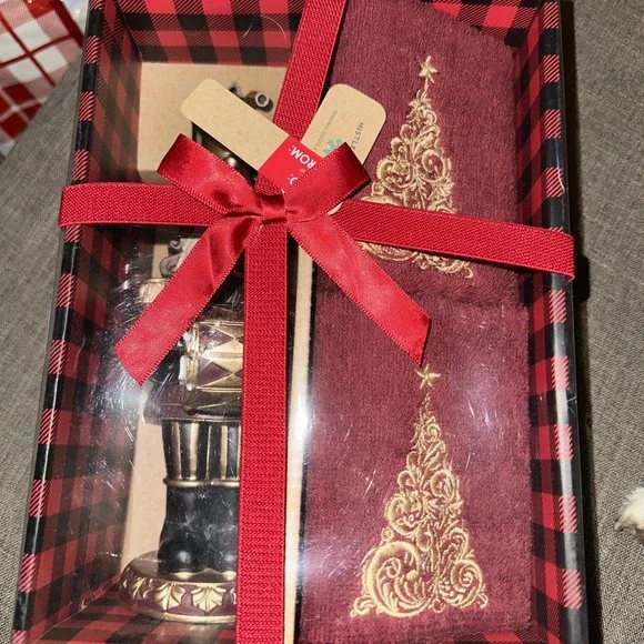 NEW~ NUTCRACKER Christmas Holiday 3-Pc. Bath‎ Set Towel, Soap/Lotion Dispenser