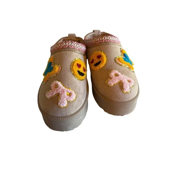 Steve‎ Madden Girls Cozy Smiley Face Butterfly Embroidered Platform Tan Slippers