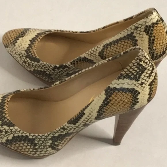 BOUTIQUE 9 Faux Snakeskin Platform