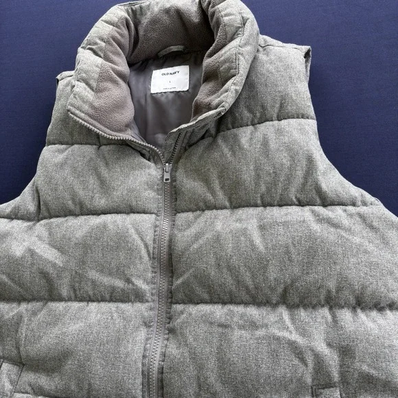 Old Navy Men's Gray Puffer Vest Size L Full‎ Zip Quilted Sleeveless Jacket