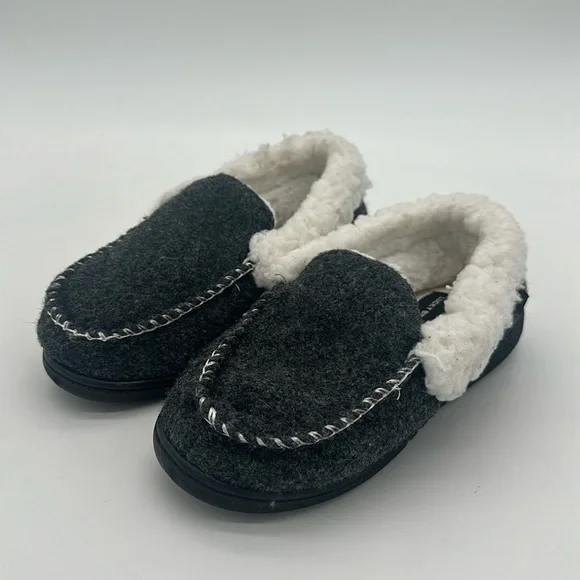 Lucky Brand Boy’s Memory Foam House Slippers Size 2-3