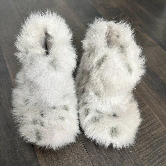 RH Baby luxe fur booties, preowned