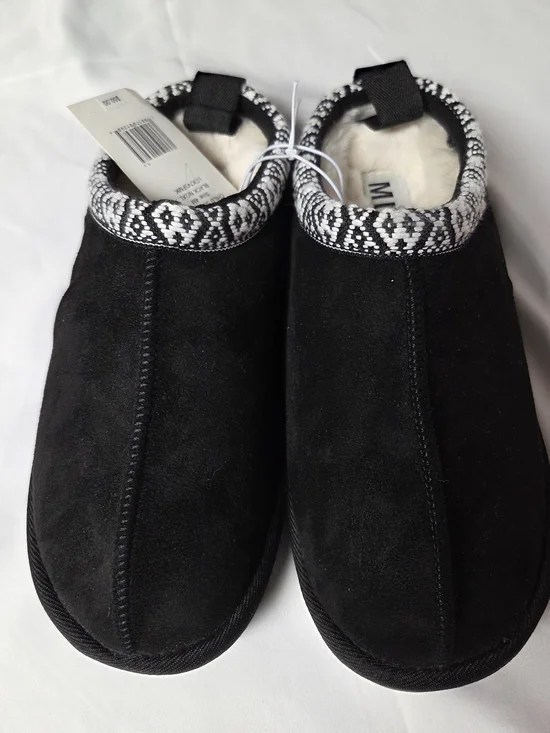Mia Girl Black Slippers‎ Size 4