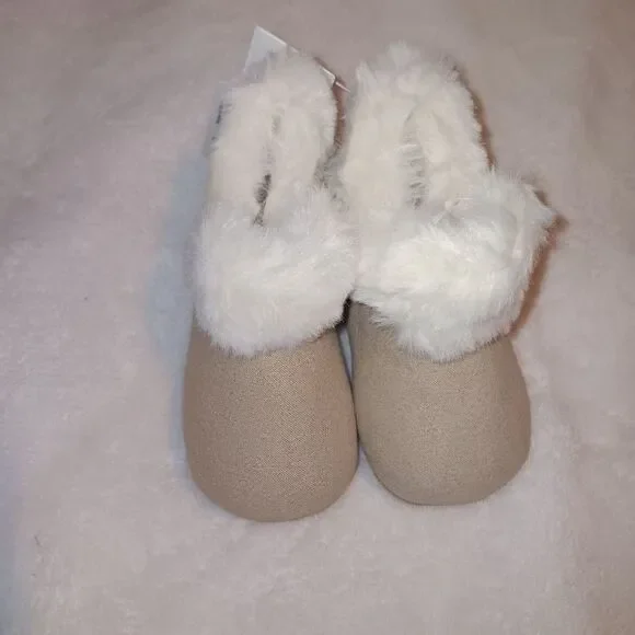 Old Navy Unisex Cozy Faux-Fur Tan Baby 6-12M Booties NWT