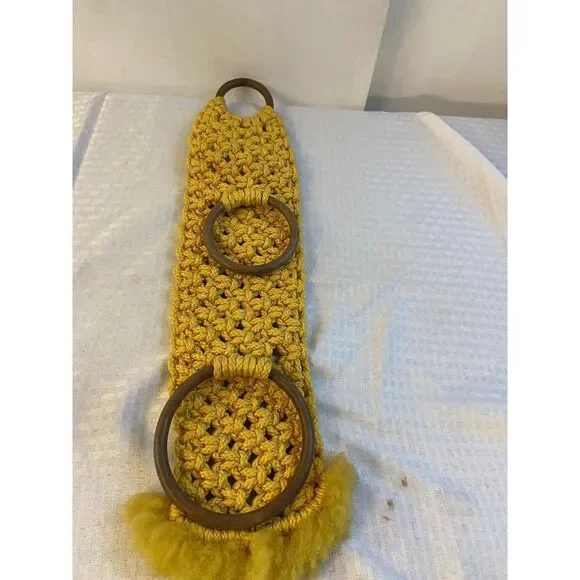 Macramé towel hanger 22