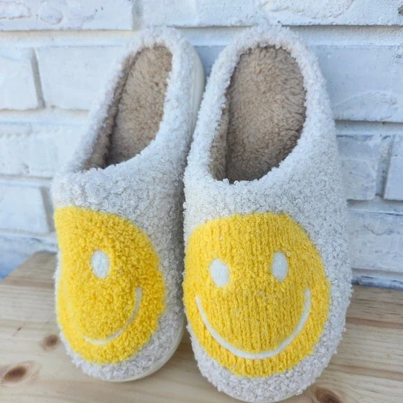 Kids Smiley Face Fuzzy Slippers Size‎ S (5–6) Cream Yellow