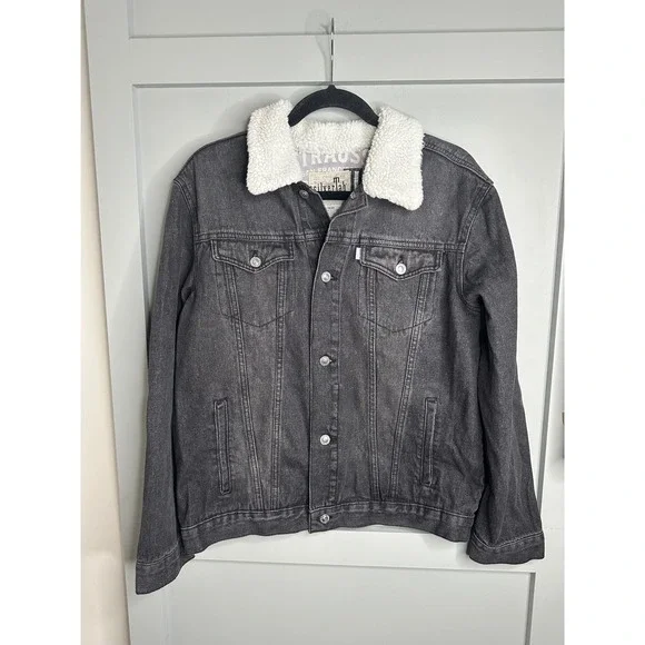 Levi's Silver Tab Men's Black Denim Trucker Jacket‎ with White Faux Shearling