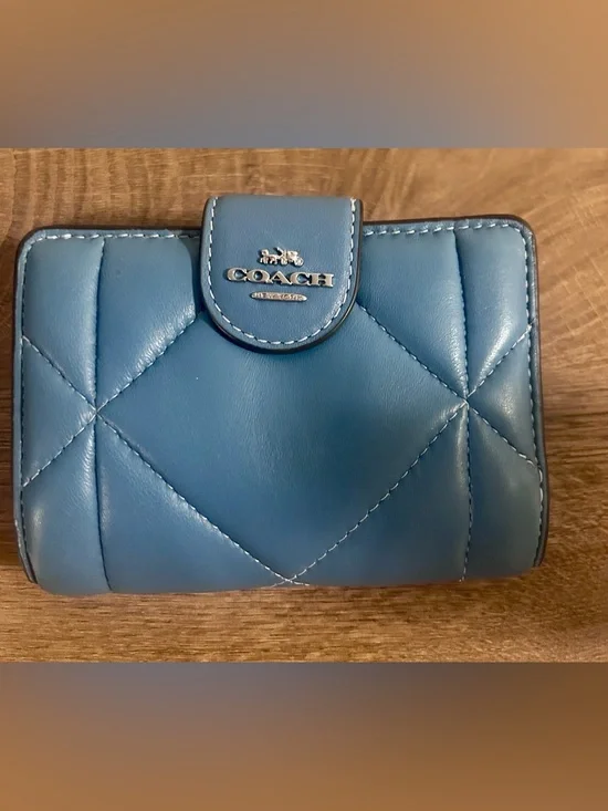 Coach New CM997 Light Mist Blue Puffy Leather Medium Corner Zip Wallet